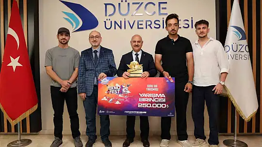 TEKNOFEST'te dereceye giren öğrencilerle bir araya geldi