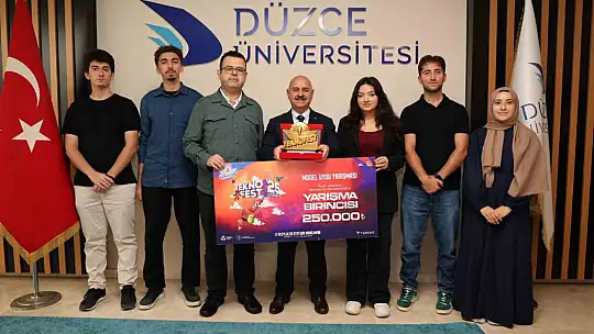 TEKNOFEST'te dereceye giren öğrencilerle bir araya geldi