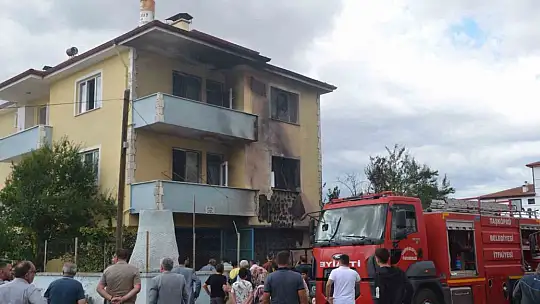 Televizyonun patlaması 3 katlı evi küle çevirdi