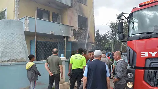 Televizyonun patlaması 3 katlı evi küle çevirdi
