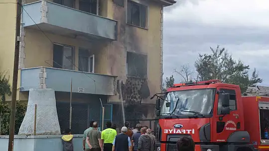 Televizyonun patlaması 3 katlı evi küle çevirdi