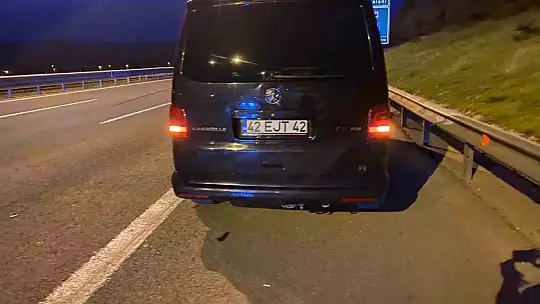 TEM'de arıza nedeniyle araçtan inen 2 kişiye tır çarptı