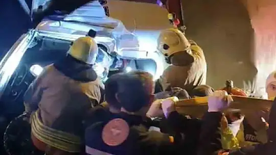 TEM'de kamyonlar çarpıştı: 1 ölü, 1 yaralı