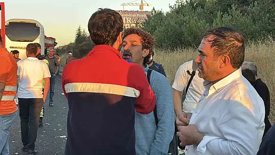 TEM'de yolcu otobüsü ile soğan yüklü kamyon çarpıştı: 1 ölü, 10 yaralı