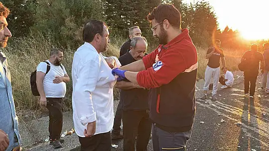 TEM'de yolcu otobüsü ile soğan yüklü kamyon çarpıştı: 1 ölü, 10 yaralı
