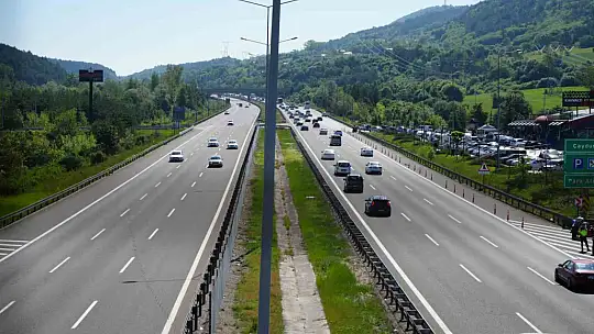 Trafik yoğunluğu yaşanıyor