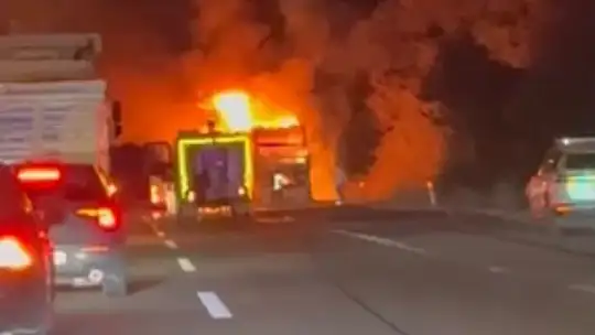 TEM Otoyolu'nda yolcu otobüsü alev topuna döndü