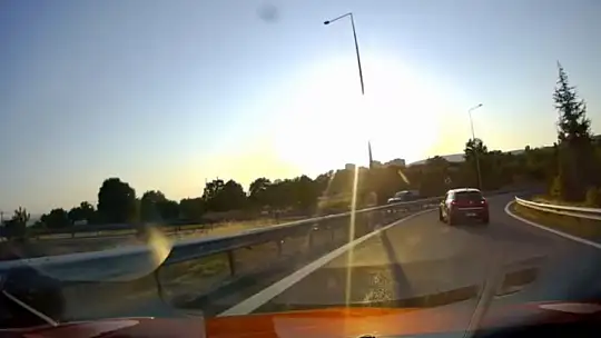 TEM otoyolunda geri geri gelen otomobil kazaya davetiye çıkardı