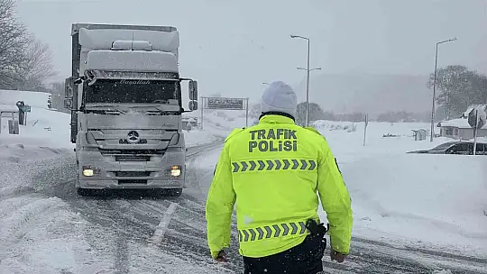 TEM ve D-100'ün Bolu geçişi ağır taşıt trafiğine kapatıldı