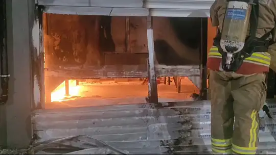 Temizlik işletmesinde çıkan yangın söndürüldü
