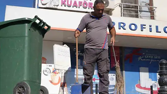 Temizlik personelleri buldukları cüzdanları polise teslim etti