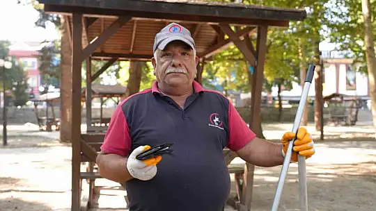 Temizlik personelleri buldukları cüzdanları polise teslim etti
