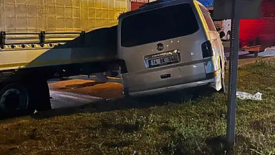Ters istikamete giren araç ağaçlara çarparak durabildi: 1 yaralı