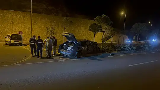Ters yola giren otomobil, karşı yönden gelen başka araca çarptı: 1 yaralı