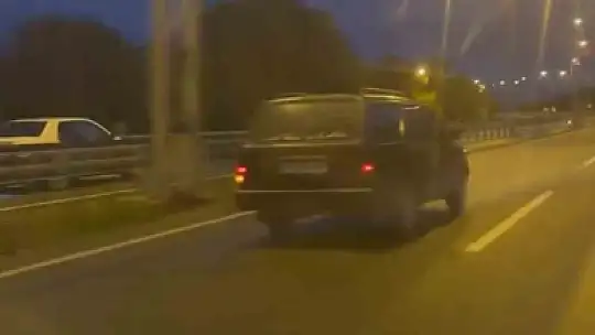 Ters yönde kilometrelerce ilerleyerek trafiği tehlikeye düşürdü