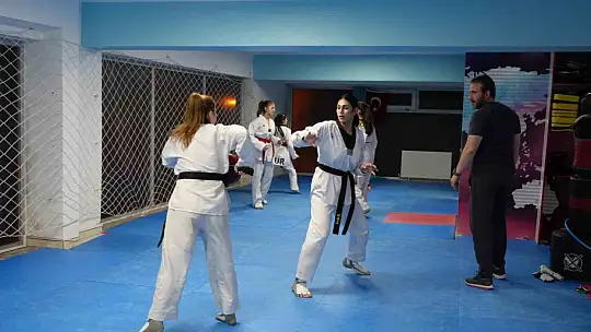 Tesadüfen tanıştığı taekwondoda Avrupa şampiyonu oldu, şimdi hedefi olimpiyatlar