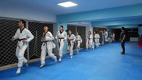 Tesadüfen tanıştığı taekwondoda Avrupa şampiyonu oldu, şimdi hedefi olimpiyatlar