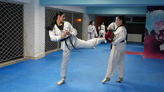 Tesadüfen tanıştığı taekwondoda Avrupa şampiyonu oldu, şimdi hedefi olimpiyatlar