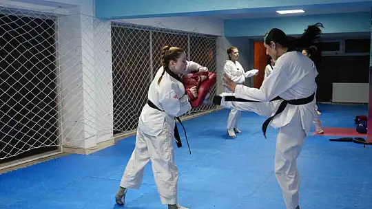 Tesadüfen tanıştığı taekwondoda Avrupa şampiyonu oldu, şimdi hedefi olimpiyatlar