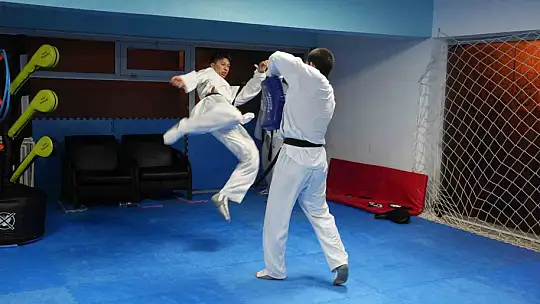 Tesadüfen tanıştığı taekwondoda Avrupa şampiyonu oldu, şimdi hedefi olimpiyatlar
