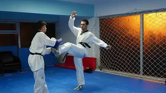 Tesadüfen tanıştığı taekwondoda Avrupa şampiyonu oldu, şimdi hedefi olimpiyatlar