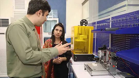 TİKA'dan Pakistan'da geleceğin mühendislerine teknolojik destek