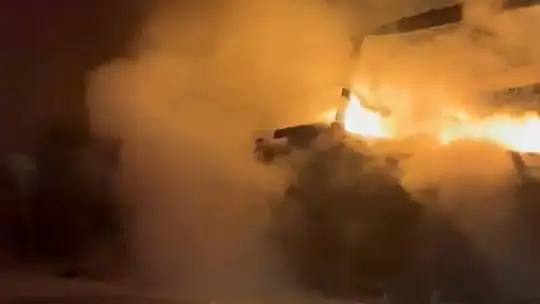 Tır alev alev yandı: Yol 3 saat kapalı kaldı