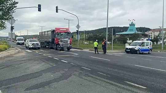 Tır ile kamyonet çarpıştı: 1 yaralı