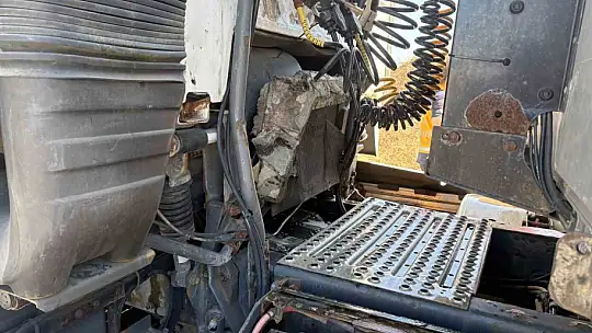 Tırda çıkan yangına, çevreden geçen beton mikseri yardıma koştu