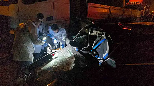 Tofaş tıra ok gibi saplandı: 1'i ağır 2 yaralı