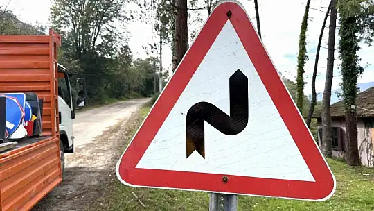 Trafik güvenliği için yeni levhalar yerleştirildi