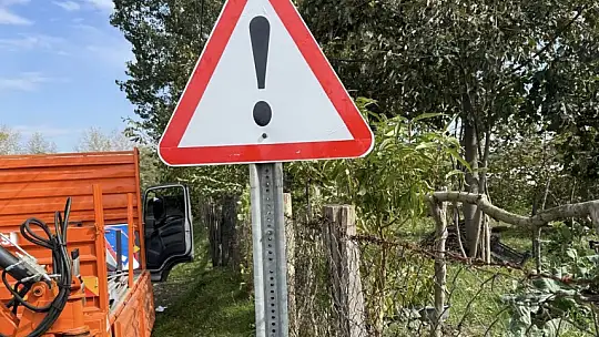 Trafik güvenliği için yeni levhalar yerleştirildi