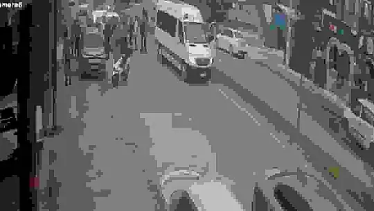 Trafik kazası sonrası çıkan kavgaya tazyikli su müdahalesi