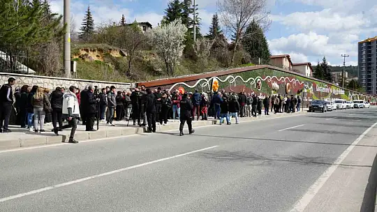 Trafik kazasında ölen 16 yaşındaki Yağmur'un acılı ailesinden bilirkişi raporuna tepki