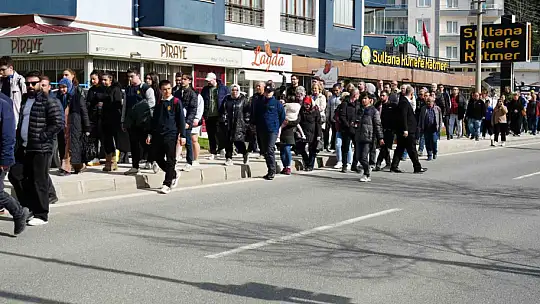 Trafik kazasında ölen 16 yaşındaki Yağmur'un acılı ailesinden bilirkişi raporuna tepki