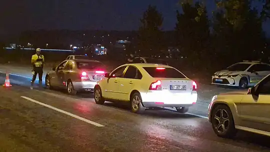 Trafik polislerinden gece denetimi