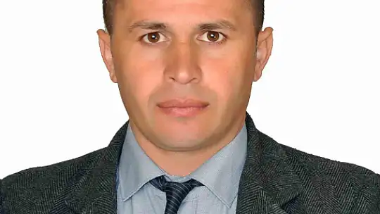 Traktör ile kazan arasına sıkışan köy muhtarı hayatını kaybetti