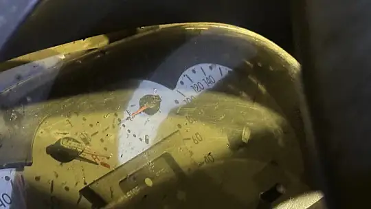 Tünelde feci kaza: Aracın motoru metrelerce ileri savruldu, hız kadranı 200'de takılı kaldı