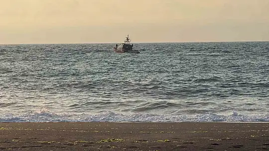 Tur ile gelip denize giren 16 yaşındaki çocuk kayboldu: Son anları kamerada