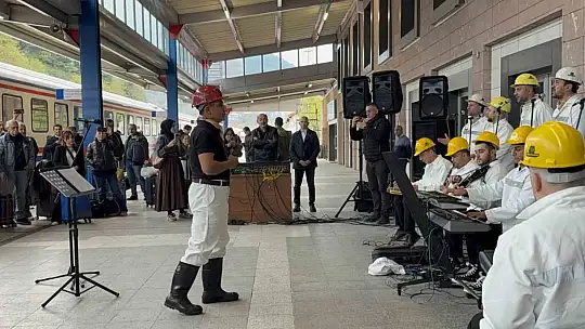 Turistik Karaelmas Ekspresi 120 yolcusuyla Zonguldak'a ulaştı