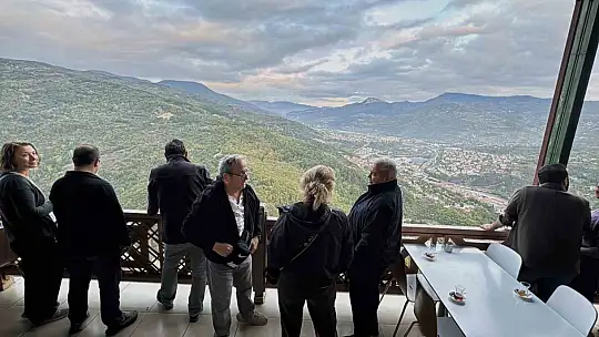 Turistik Karaelmas Ekspresi yolcuları Yenice'nin doğasına hayran kaldı