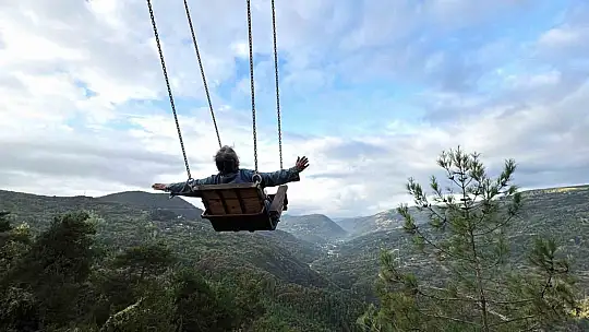 Turistik Karaelmas Ekspresi yolcuları Yenice'nin doğasına hayran kaldı