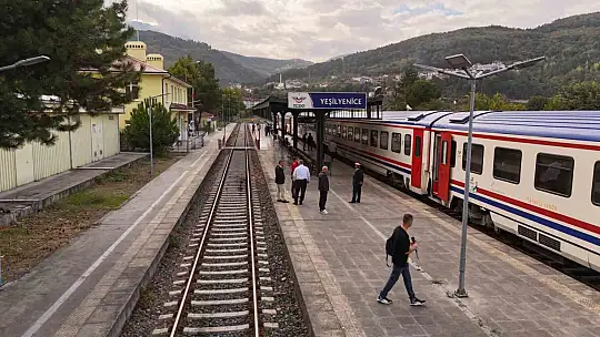 Turistik Karaelmas Ekspresi yolcuları Yenice'nin doğasına hayran kaldı