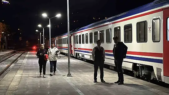 Turistik Karaelmas Ekspresi yolcuları Yenice'nin doğasına hayran kaldı