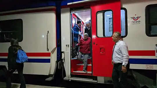 Turistik Karaelmas Ekspresi yolcuları Yenice'nin doğasına hayran kaldı