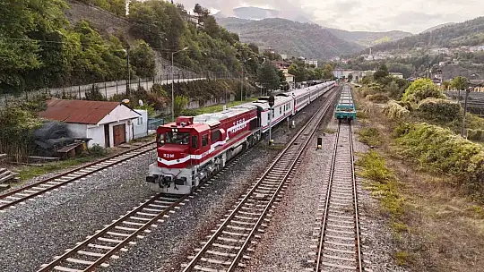 Turistik Karaelmas Ekspresi yolcuları Yenice'nin doğasına hayran kaldı