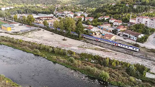 Turistik Karaelmas Ekspresi yolcuları Yenice'nin doğasına hayran kaldı