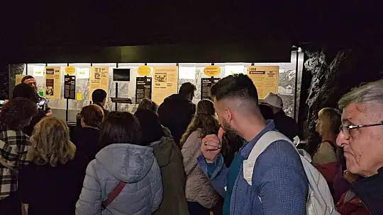 Turistik Karaelmas Ekspresi yolcularını Madenci Korosu karşıladı