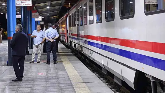 Turistik Karaelmas Ekspresi Zonguldak'tan Ankara'ya hareket etti