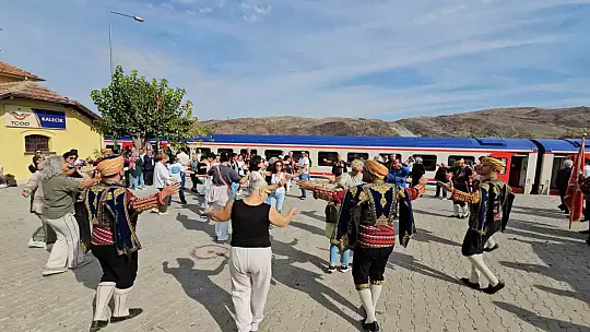 Turistik Karaelmas Treni ikinci seferini tamamladı